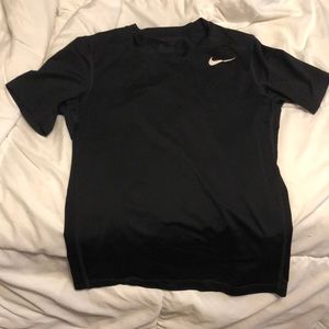 nike girls large( fits me like a women small) t shirt never worn